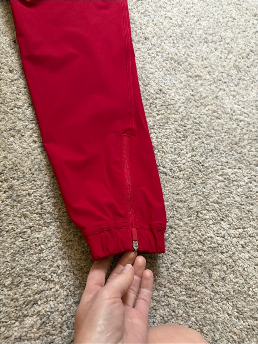 Lululemon Size 2 Red Women’s Red Jogger Pants - Lightweight Activewear - Picture 6 of 7